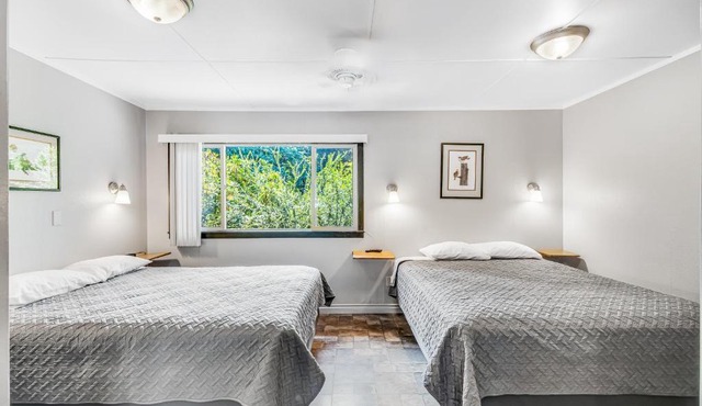 Mount Constance, Room 10 at Mount Walker Inn