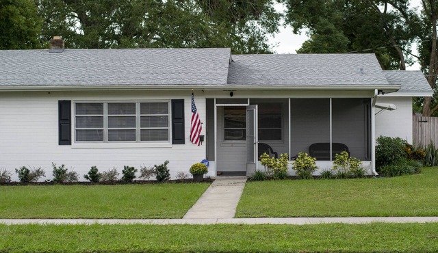Mount Dora Home near the historic center