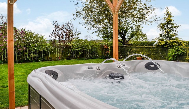 Mount Farm - The Stable