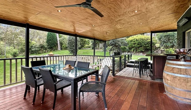 Mount Gibraltar Retreat – stylish home in a serene natural setting