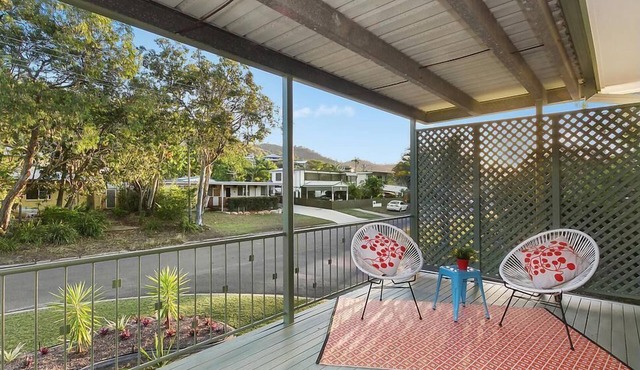 Mount Louisa Renovated Family Home