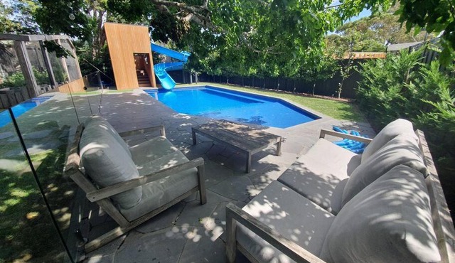 Mount Martha, Water Slide, Pool & Beach!