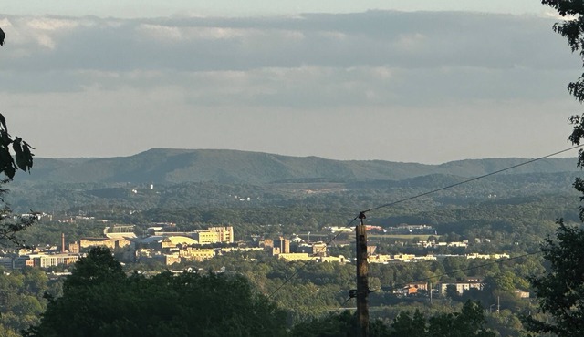 Mount Mission Getaway w/view of VT Campus
