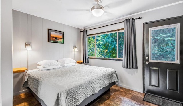 Mount Olympus Suite, Room 9 at Mount Walker Inn
