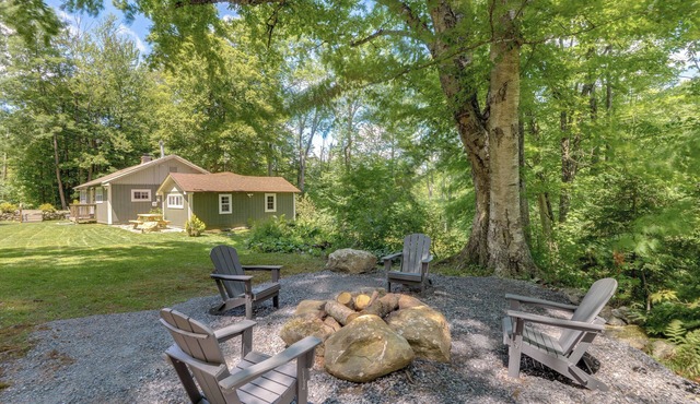 'Mount Pine' Summer Escape Near the Green Mtns!