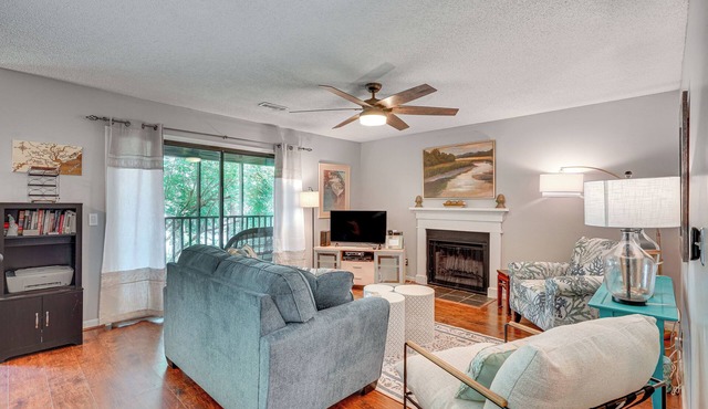 Mount Pleasant Condo - Near Charleston & Beaches!