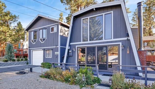 Mount Shasta Retreat- Air-Hockey- Firepit- Secluded