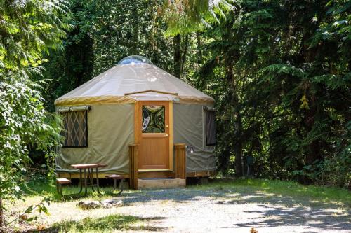Mount Vernon Camping Resort 16 ft. Yurt 6