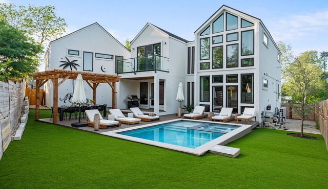 Mount Vernon Estate · Sleeps 18, Pool, Gym & More