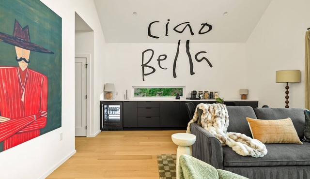Mount Vernon Loft · Designer Suite · Sleeps 4