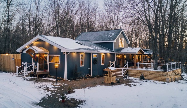 Mount Zurich/Poconos/14 PPL/XL Hot Tub/Pool Table/Playground/Fire-pit/Games