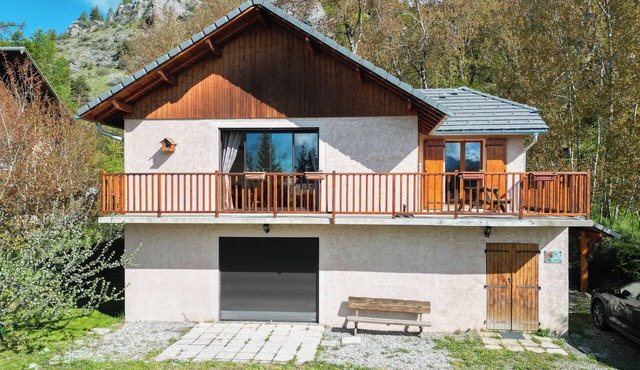 Mountain house for 5 to 7 people in ski resort