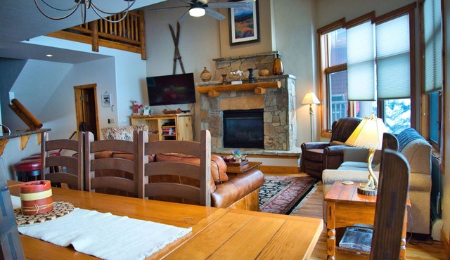 Mountain 4bed 5bath Townhome w Pool, Hot tub, Shuttle, just steps to base.