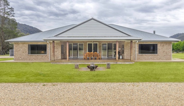 Mountain and River Retreat