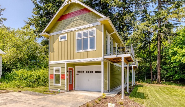 Mountain and river-view home + studio with fireplace, grills, outdoor areas