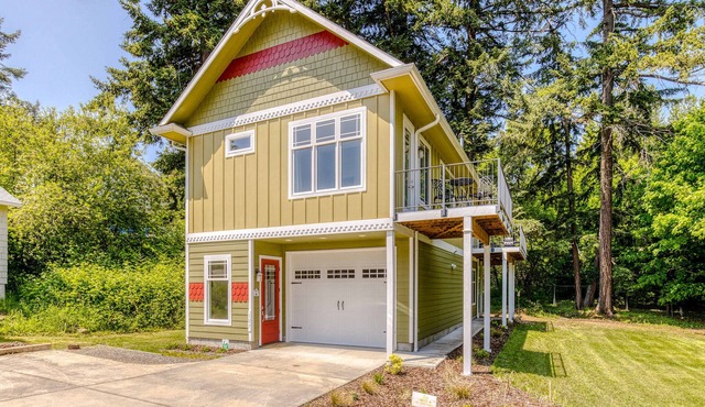 Mountain and river-view home & studio with fireplace, grills, outdoor areas