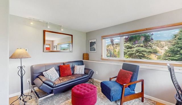 Mountain apartment close to adventure, with shared fire pit, gym, and BBQ