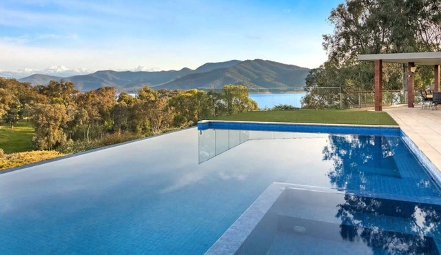 Mountain Bay Retreat near Goughs Bay Sleeps 10