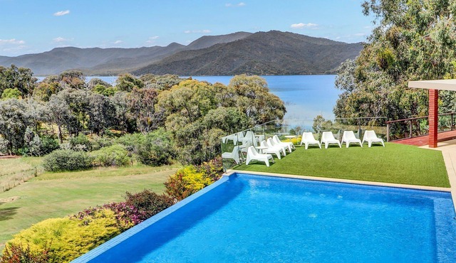 Mountain Bay Retreat