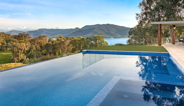 Mountain Bay Retreat near Goughs Bay Sleeps 10