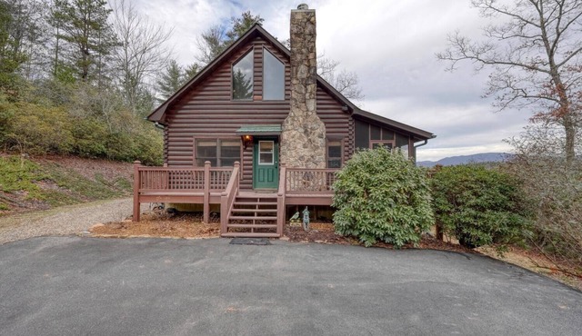 Mountain Bearadise - Mountain views and privacy! 3 BR, 2 BA Cabin