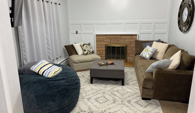 Mountain Biker's Heaven, QUIET 2-bedroom, 1 bath near trails and National Parks
