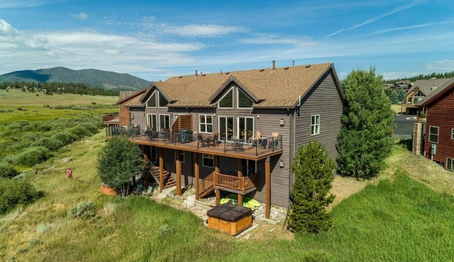 Mountain Bliss | 3 BR Retreat W/Views + Hot Tub