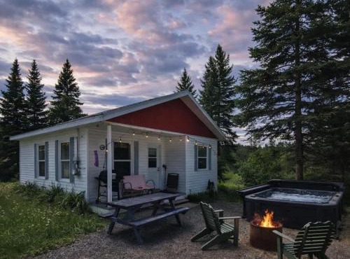 Mountain Breeze Refuge near Mont-Ste-Anne