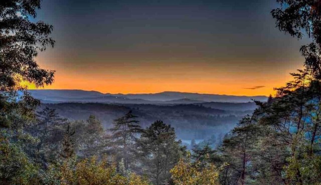 Mountain Breeze Retreat (next to Blue Ridge)