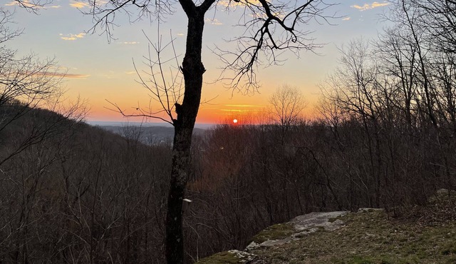 Mountain brow get away! Private and quiet, perfect for a romantic get a way!