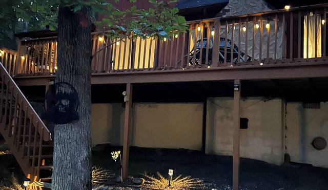 Mountain Cabin, Firepit + Fireplace, Free pool, gym, ski, water sports + more