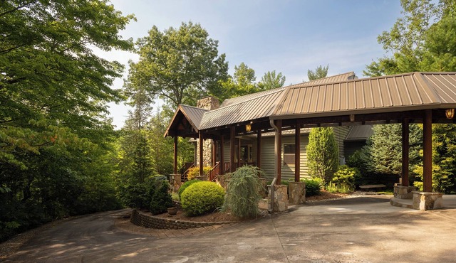 Mountain Cabin, Game Room, Hot Tub, WiFi, Gas Fireplace