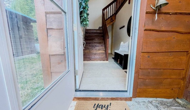 Mountain Cabin Get Away Minutes From Hot Springs!