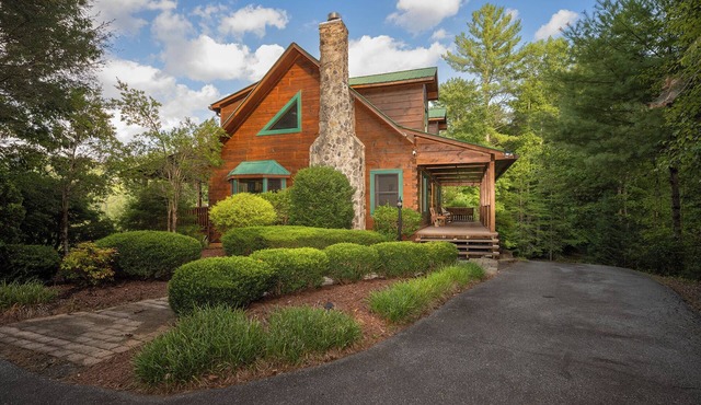 Mountain Cabin, Great Decks, WiFi, Pool Table, Ping Pong Table, & Foosball