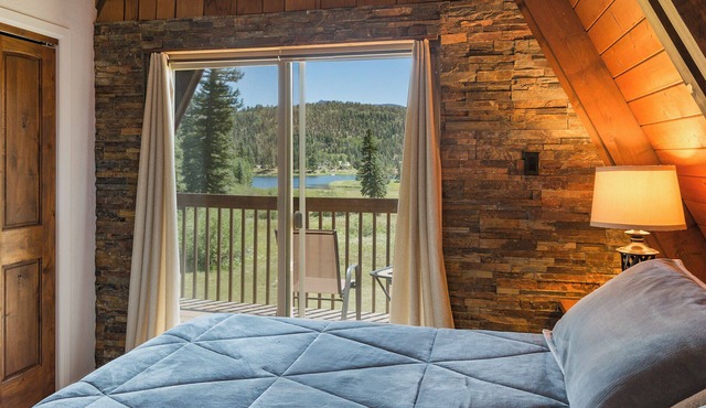 Mountain Cabin - Lake Views - Hot Tub - Minutes to Purgatory Resort