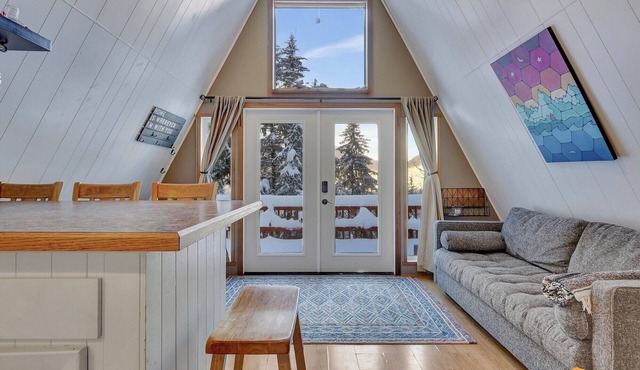 Mountain Cabin on Alyeska with Amazing Valley Views
