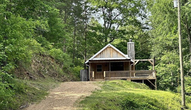 Mountain Cabin on the Chief Ladiga Bike Path, Terrapin Creek, and Pinhoti Trail
