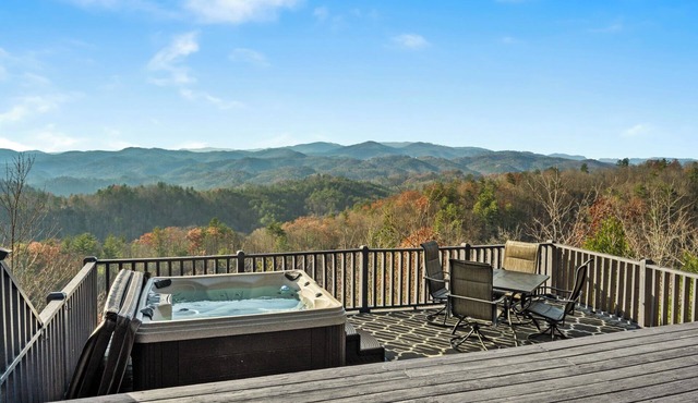 Mountain Cabin,Panoramic View,Hot Tub, WiFi, Fire Table