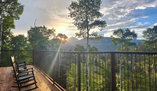 Mountain Cabin w/360° Views, Hot Tub, Pet-Friendly, Trails, Fireplace, Sleeps 16