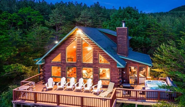 Mountain Cabin w/40 Acres, Hot Tub, FirePit & More
