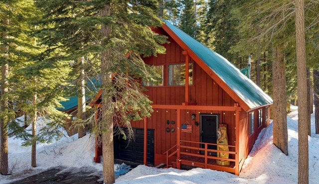 Mountain Cabin w/Fireplace, Balcony & Easy Ski Access | Bear Americana