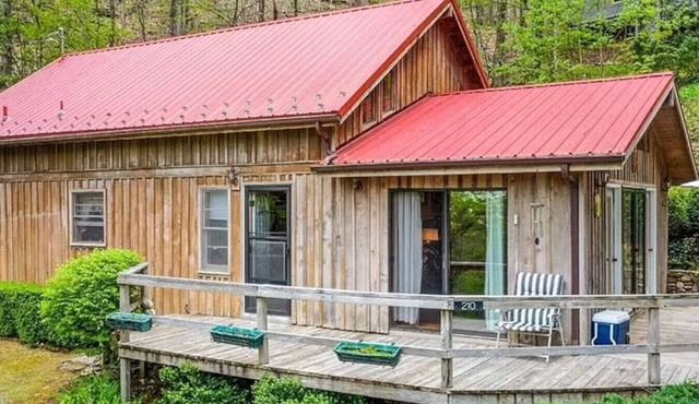Mountain Cabin w/Hot Tub & Cozy Loft