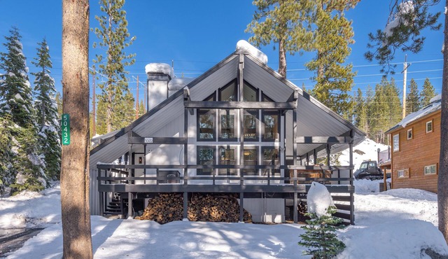 Mountain Cabin with Hot Tub Near Ski Resorts