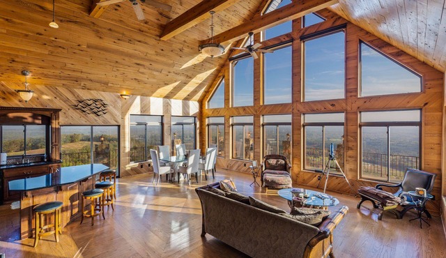 Mountain Cabin with 180 degree panoramic views just 15 minutes from Hanging Rock