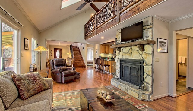 Mountain Cabin with Fire Pit, Hot Tub, Pool, Tennis & Golf in Sky Valley