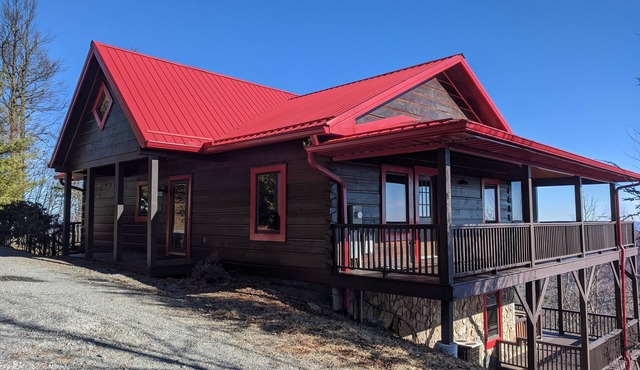 Mountain Cabin with Views of the Blue Ridge Parkway and the Piedmont