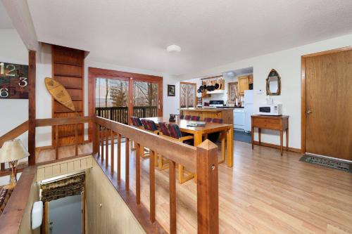 Mountain cabin with views, privacy, and more.