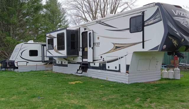 Mountain Camper by Falls Creek Falls State Park,13 miles from historic Pikeville
