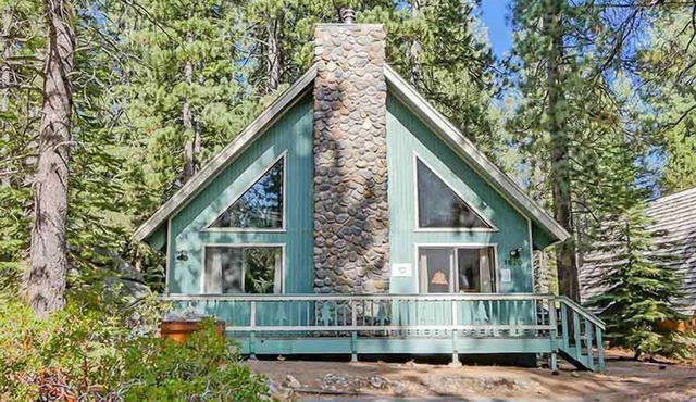 Mountain Chalet Sleeping 6- Pool Table and Great Loft Bedroom! - 1870B~
