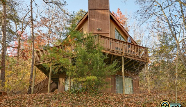 Mountain Chalet (#8) - Convenient to local dining | Great view of Resort's lush diving range!